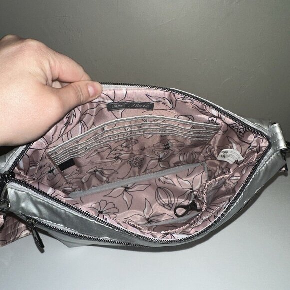 Sold Lug RFID Medium Crossbody Multi-Strap & Charm Flare 2 Metallic Silver - Picture 6 of 10